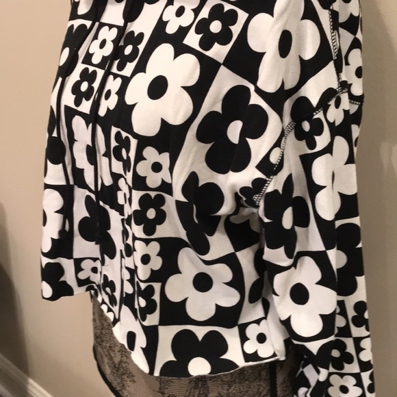 Wild fable cropped hoodie black & white flowers nwt - Picture 5 of 7